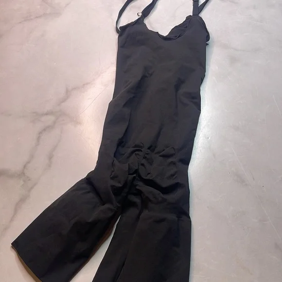 SKIMS Seamless Sculpt Mid Thigh Bodysuit NWOT - Picture 4 of 5